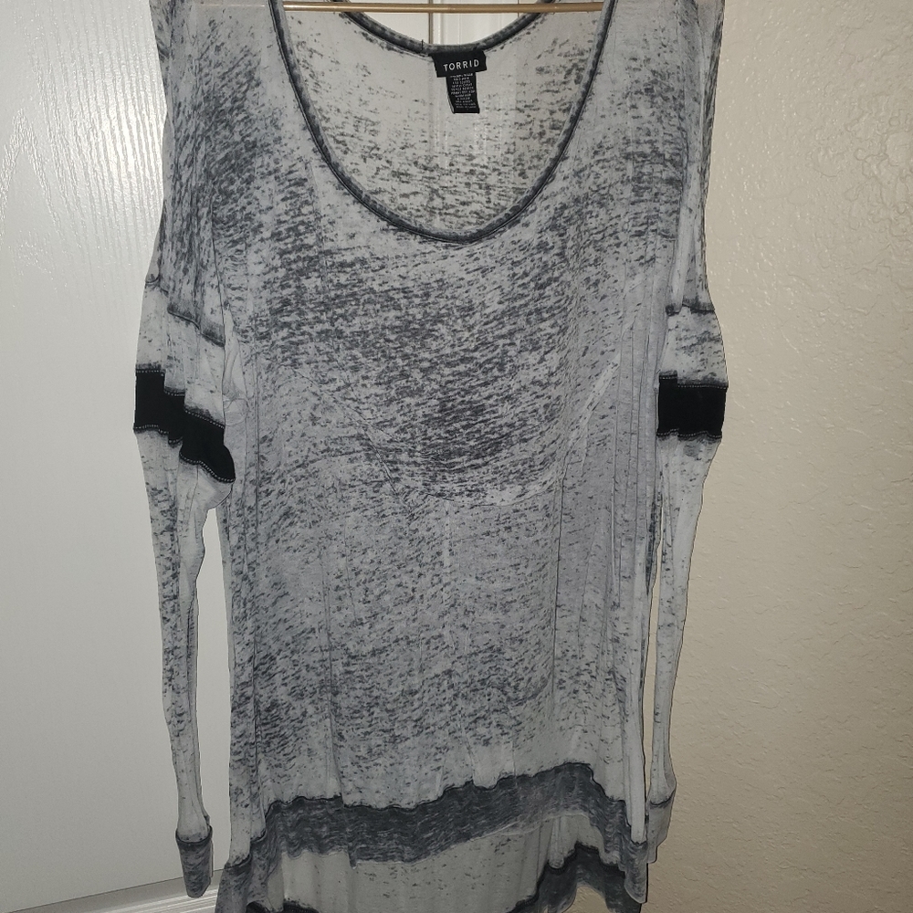 Clothes - Picture 3 of 16